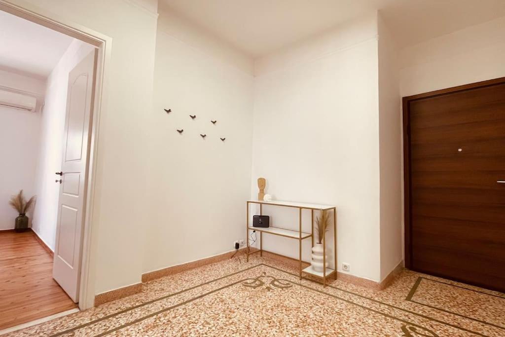 Daisy Apartment 15 Min To Acropolis Афины Экстерьер фото