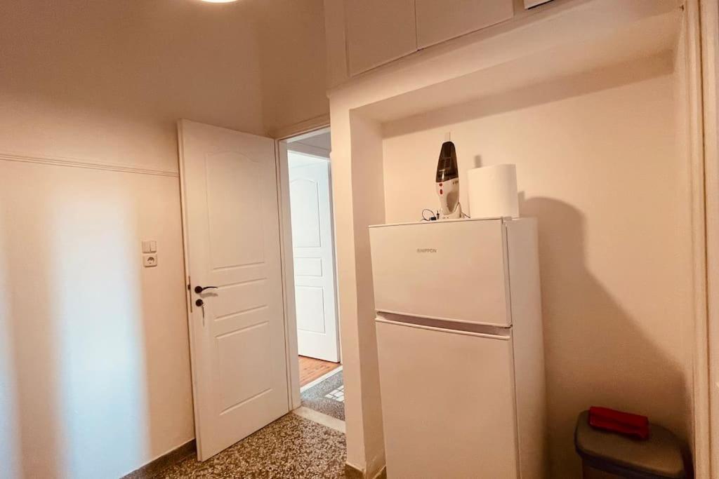 Daisy Apartment 15 Min To Acropolis Афины Экстерьер фото