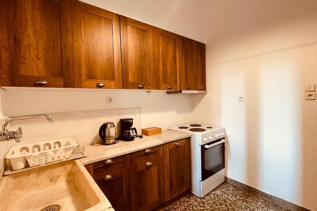Daisy Apartment 15 Min To Acropolis Афины Экстерьер фото